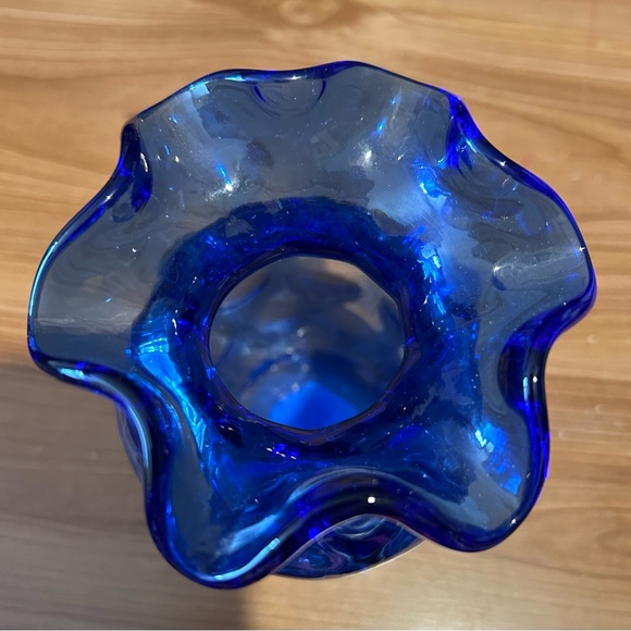 Fenton Cobalt Blue Coin Dot Vase with Ruffled Top Rim - Picture 2 of 3